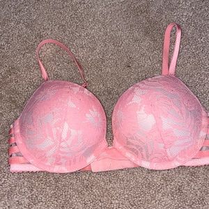 Victorias Secret Lace Push Up Bra | 32D